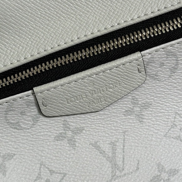 Louis Vuitton Discovery Backpack - Picture 7 of 9